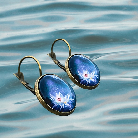 🆕🌺 Exclusive! Flower Earring - No Mud No Lotus - Picture 1 of 9